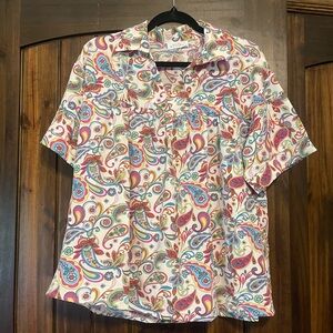 Short-Sleeve Paisley Button-Front Blouse in White Multicolor